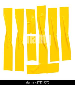 Il set per la vista dall'alto di nastro vinilico adesivo giallo stropicciato o stropicciato o nastro in tessuto a strisce è isolato su sfondo bianco con percorso di ritaglio. Foto Stock