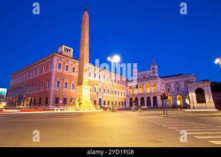 Vista serale di Piazza di San Giovanni in Laterano a Roma Foto Stock