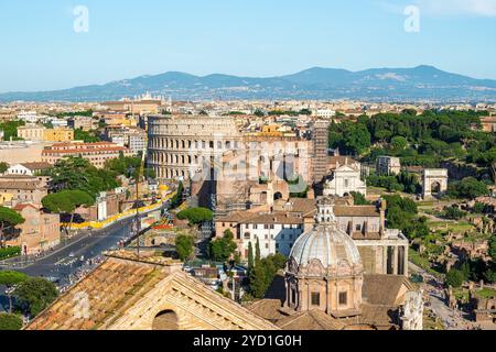 Colosseo e basilica Foto Stock