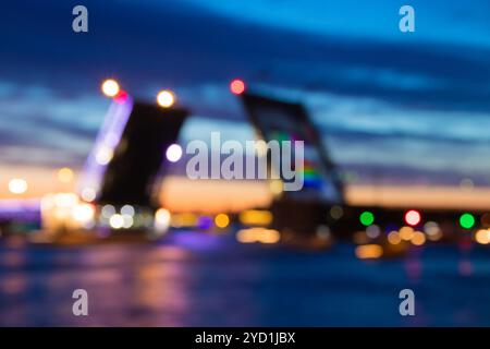 Diluizione dei ponti a San Pietroburgo. Peter Romance. Vista di Peter. Fiume Neva. Alba in città. Notti bianche. Russia St. PET Foto Stock