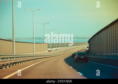 Ponte di Crimea. Nuovo ponte. Strada e ponte ferroviario sul fiume. Tecnologie moderne. Russia, stretto di Kerch, ponte di Crimea 6 luglio 2019 Foto Stock