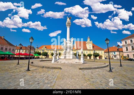 Piazza della Santissima trinità nella storica città di Osijek a Tvrdja Foto Stock