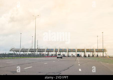 Punto di pagamento della strada a pedaggio. Autostrade russe. Guida in autostrada. Libera circolazione. Russia, regione di Mosca 23 luglio 2019 Foto Stock