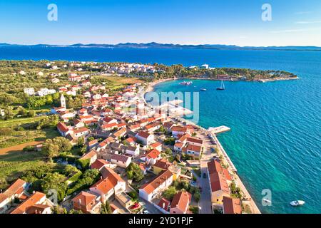 Petrcane destinazione turistica costa vista aerea, Dalmazia regione della Croazia Foto Stock