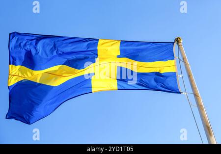 Bandiera nazionale della Svezia che sventola nel vento Foto Stock