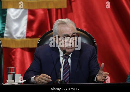 Non esclusiva: Il governatore dello stato di Sinaloa, Ruben Rocha, interviene durante la sua visita al congresso messicano come parte del suo tour di lavoro, dove Foto Stock