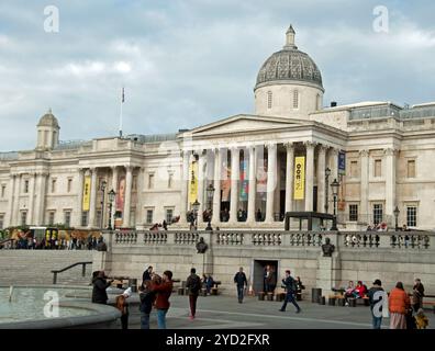 Trafalgar Square con la National Gallery, City of Westminster, Londra, Inghilterra, Regno Unito Foto Stock