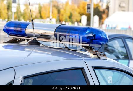 Close-up di colorate luci sulla parte superiore di un veicolo di polizia Foto Stock