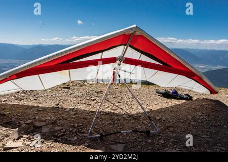 Appendi Gliders sulla cima della montagna Foto Stock