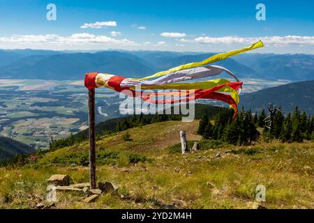 Uno strumento di base sulla cima della montagna usato per aiutare a stimare la velocità del vento. Uno strumento utile per i deltaplani o i Paragliders Foto Stock