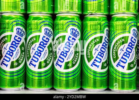 Birra alcolica Tuborg pronta per la vendita Foto Stock