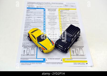 Modello del modulo di segnalazione di un incidente e di un incidente - concetto di incidente automobilistico Foto Stock