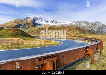 Strada di confine per Little Saint Bernard (col du Petit Saint-Bernard), valle Aostatal, regione Vallee d'Aoste, Alpi Grajischen, Svizzera, Europa Foto Stock