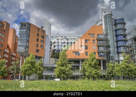 Edifici residenziali e per uffici, Tilla-Durieux-Park, Potsdamer Platz, Tiergarten, Mitte, Berlino, Germania, Europa Foto Stock