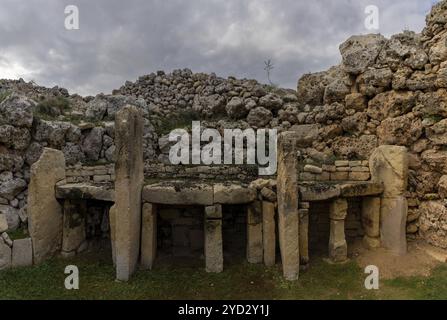 Xaghra, Malta, 20 dicembre 2023: Vista dettagliata delle rovine del tempio neolitico di Ggantija sull'isola di Gozo a Malta, Europa Foto Stock