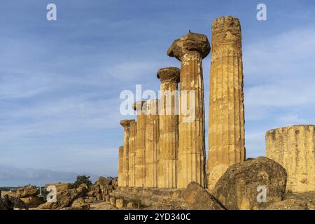 Agrigento, Italia, 3 gennaio, 2024: Veduta del Tempio di Eracle nella Valle dei Templi, Europa Foto Stock