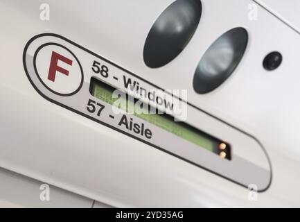 Una prenotazione digitale di posti a sedere su Un treno nel Regno Unito, con bassa profondità di fuoco Foto Stock