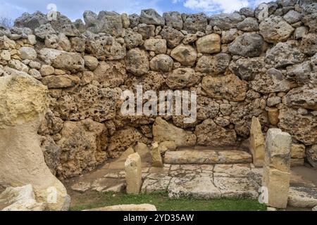 Xaghra, Malta, 20 dicembre 2023: Vista dettagliata delle rovine del tempio neolitico di Ggantija sull'isola di Gozo a Malta, Europa Foto Stock