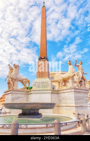 Dioscuri Fontana ( Fontana dei Dioscuri) situata vicino al Palazzo del Quirinale (Palazzo del Quirinale) sulla piazza del Quirinale(Piazza del Quirinale). Roma. L'Italia. Foto Stock