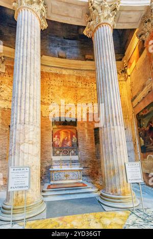 Roma, Italia - 09 Maggio 2017 : All'interno del Pantheon, è un ex tempio romano, ora una chiesa a Roma, in Italia. Foto Stock