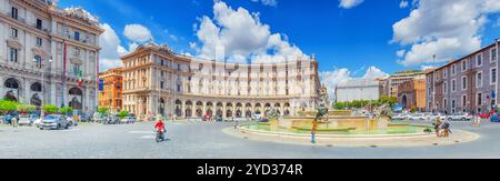 Roma, Italia - 10 Maggio 2017 : Piazza della Repubblica (Piazza della Repubblica) e la Fontana Esedra. L'Italia. Foto Stock