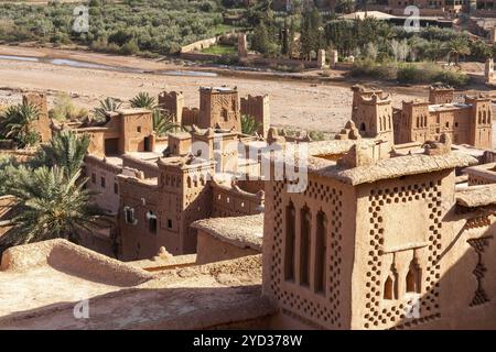 Ait Benhaddou, Marocco, 14 marzo 2024: Vista ravvicinata del villaggio di argilla di Ait Benhaddou nel Marocco meridionale, Africa Foto Stock