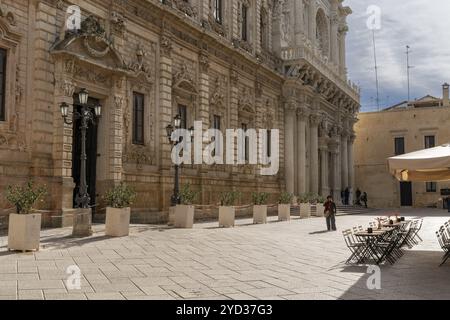 Lecce, Italia, 30 novembre 2023: Edificio storico universitario nel centro storico di Lecce, Europa Foto Stock