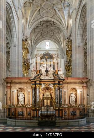 Segovia, Spagna, 7 aprile 2024: Veduta del retrocoro della Cattedrale di Segovia, Europa Foto Stock