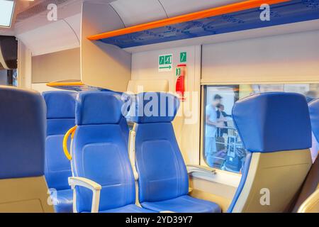 Interno del treno ad alta velocità stand sulle ferrovie stantion in ferrovie Roma - Termini. Foto Stock