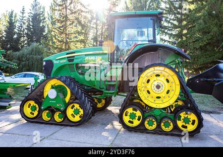 Cingolo in gomma trattore agricolo John Deere 7830 Foto Stock