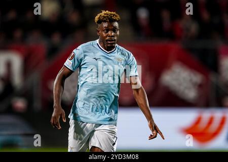 ENSCHEDE, PAESI BASSI - 24 OTTOBRE: Il Fisayo Dele-Bashiru della SS Lazio guarda durante la partita di UEFA Europa League 2024/25 League fase MD3 tra FC Twente e S.S. Lazio allo stadio FC Twente il 24 ottobre 2024 a Enschede, Paesi Bassi. (Foto di René Nijhuis/MB Media) Foto Stock