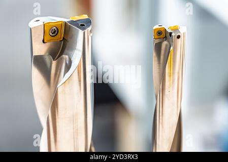 Utensili speciali per punte da trapano. Taglierine. Foratura di acciaio in ghisa su macchine cnc. Trapani con inserti di taglio per la lavorazione su torni e mi Foto Stock