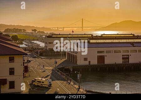 Vista da Fort Mason al Golden Gate Bridge di San Francisco, California Foto Stock