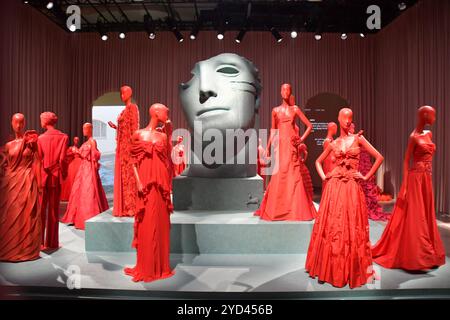 Forever Valentino Exhibition al M7 Design and Technology Museum di Doha, Qatar Foto Stock