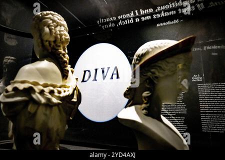 ROTTERDAM - 25/10/2024, Mostra DIVA durante l'anteprima stampa della mostra DIVA. La mostra include abiti, look e dighe d'impatto come Marilyn Monroe, Tina Turner e Lady Gaga hanno avuto sulla società. ANP ROBIN UTRECHT netherlands Out - belgio Out Foto Stock