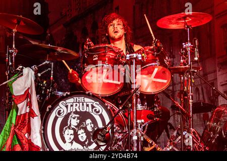 Concerto musicale - The Struts - The Grand Union Tour Gethin Davies of the Struts Milano Fabrique Italia Copyright: XMirkoxFava/TSCKx/xLiveMediax LPM 1573649 Foto Stock