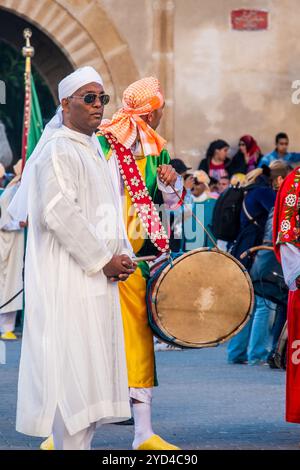 Gnawa / Gnaoua musicisti al festival di Essaouira, Marocco Foto Stock