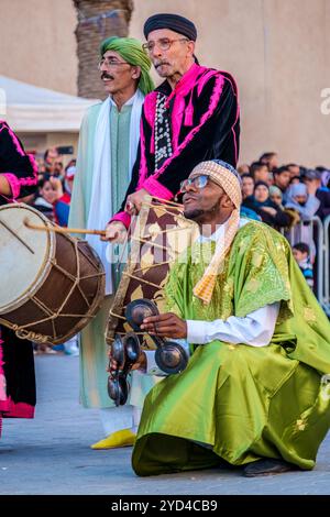 Gnawa / Gnaoua musicisti al festival di Essaouira, Marocco Foto Stock