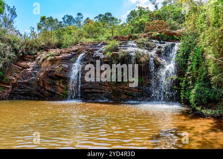 Acqua ben formata dalla cascata Foto Stock