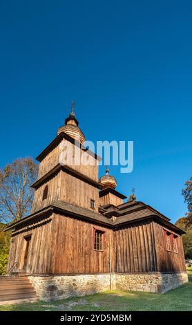 Chiesa di Santa Paraskeva, greco-cattolico, 1705, nel villaggio di Dobroslava, vicino a Svidnik, regione di Prešov, Slovacchia Foto Stock