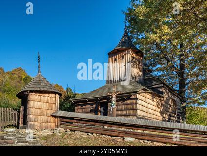 San Basilio la grande Chiesa, greco-cattolica, 1730, nel villaggio di Krajné Čierno, vicino a Svidnik, regione di Prešov, Slovacchia Foto Stock