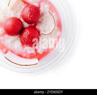 Dessert dolce budino di cocco con ciliegie Foto Stock