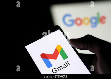 Dacca, Bangladesh - 06 maggio 2024: Il logo Google Gmail viene visualizzato sullo smartphone. Foto Stock