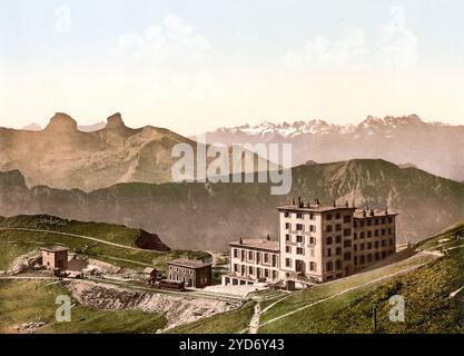 Rochers de Naye Grand Hotel und Eisenbahn, Genfer SEE, Schweiz, Historische, digital restaurierte Reproduktion eines Originals aus dem 19. Jahrhundert Foto Stock