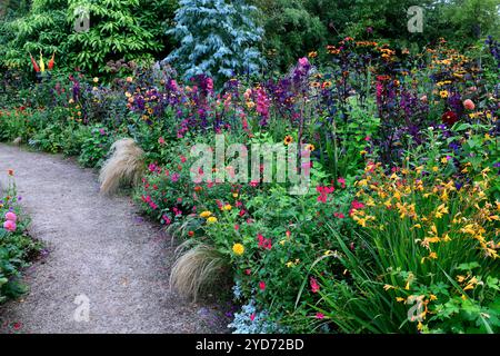 Crocosmia,Dahlia Cornel Brons,Dahlia Burlesca,Heliposis Bleeding Hearts,Lychnis Hill Grounds,Kniphofia,Gladiolus Sugar Plum,lobelia speciosa hadspen p Foto Stock