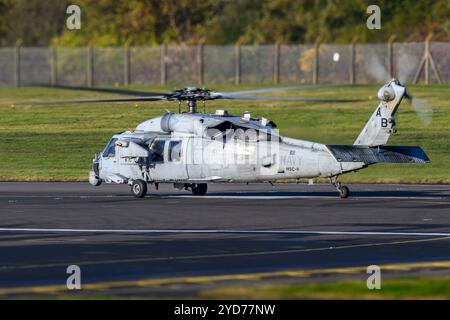 168589 US Navy Sikorsky MH-60S Sea Hawk Helicopter in attesa di decollo dall'aeroporto di Edimburgo Foto Stock