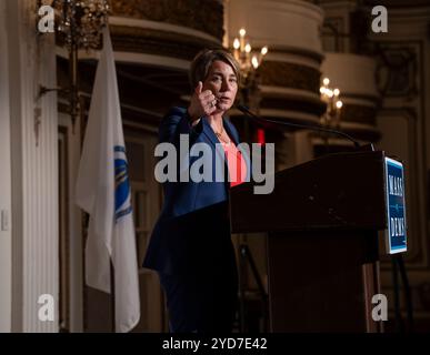 Boston, Massachusetts, USA 13 giugno 2024 il governatore del Massachusetts Maura Healey alla 25a cena annuale del Mass Dems al Copley Plaza Hotel di Boston il 13 giugno 2024. (Rick Friedman ) Foto Stock