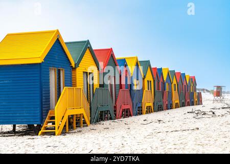 Colorate capanne sulla spiaggia di Muizenberg in Sud Africa Foto Stock