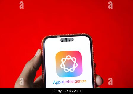 Dacca, Bangladesh - 11 giugno 2024: Il logo Apple Intelligence (ai) viene visualizzato su iPhone. Foto Stock