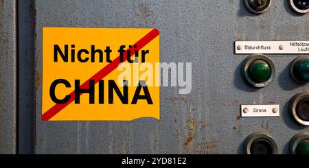 Adesivi non per la Cina, Henrichshuette, parti della società sono stati venduti alla Cina, Hattingen, Germania Foto Stock